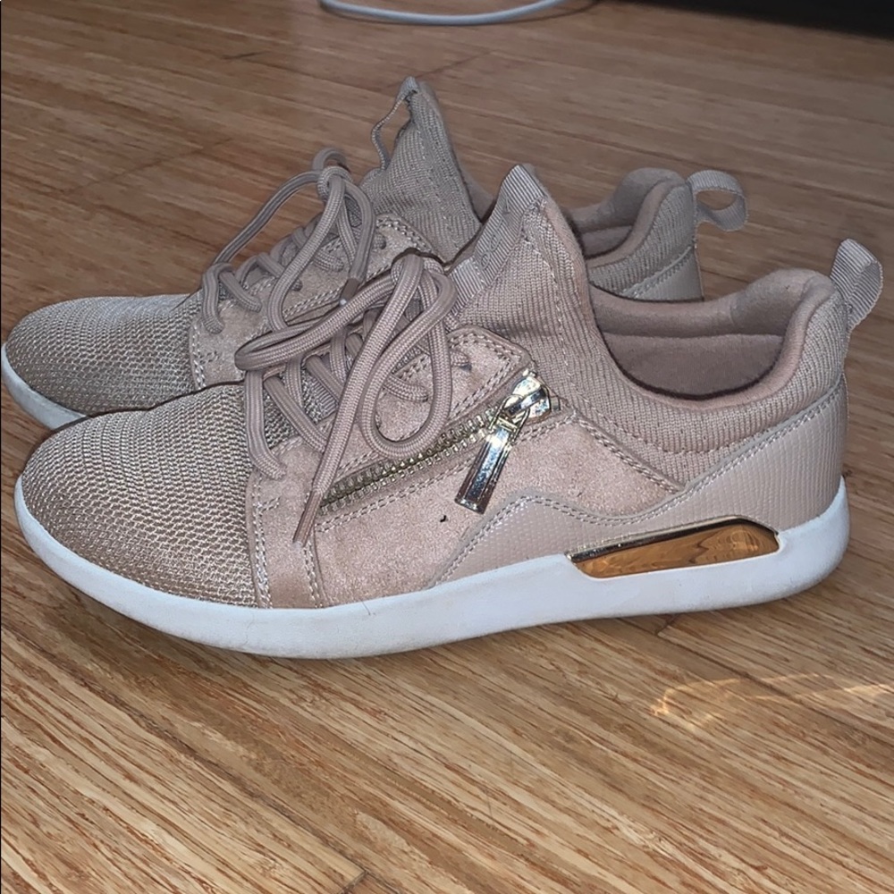 WORN ONCE-Aldo tan sneakers